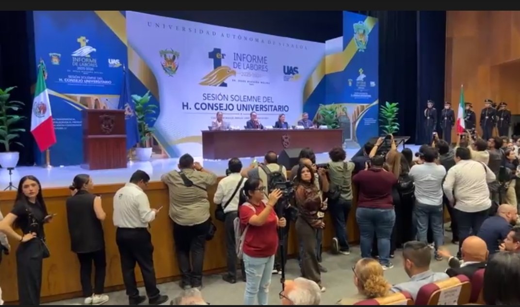 GeorgyNoticias's tweet photo. Desde el AUDITORIO DE LA AUTONOMÍA UNIVERSITARIA 
Se lleva acabo el 1er. Informe de labores del Rector de la @uasoficialmx https://t.co/15xb3pO8X9