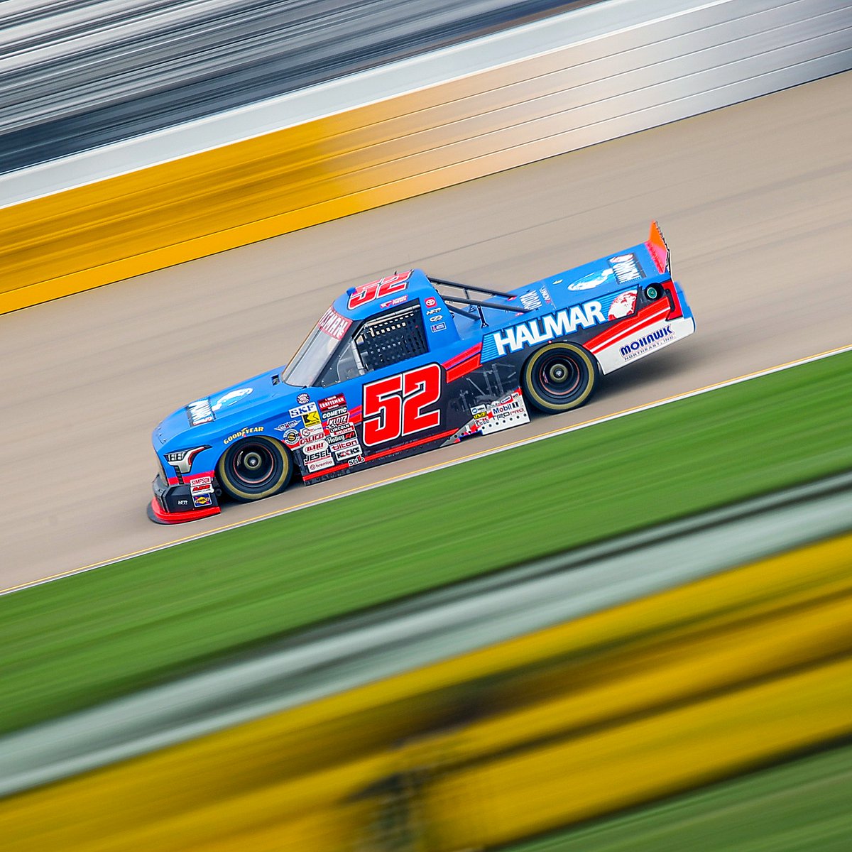 NHMS's tweet photo. Set for a long-awaited return. π€©
@StewartFriesen will make his first @NASCAR_Trucks start at #NHMS since 2017 after missing the Series' return to #TheMagicMile in Sept. 25 due to injury.
READ MORE π°: https://t.co/Y6y94uB9YL https://t.co/WksgAz9G2r