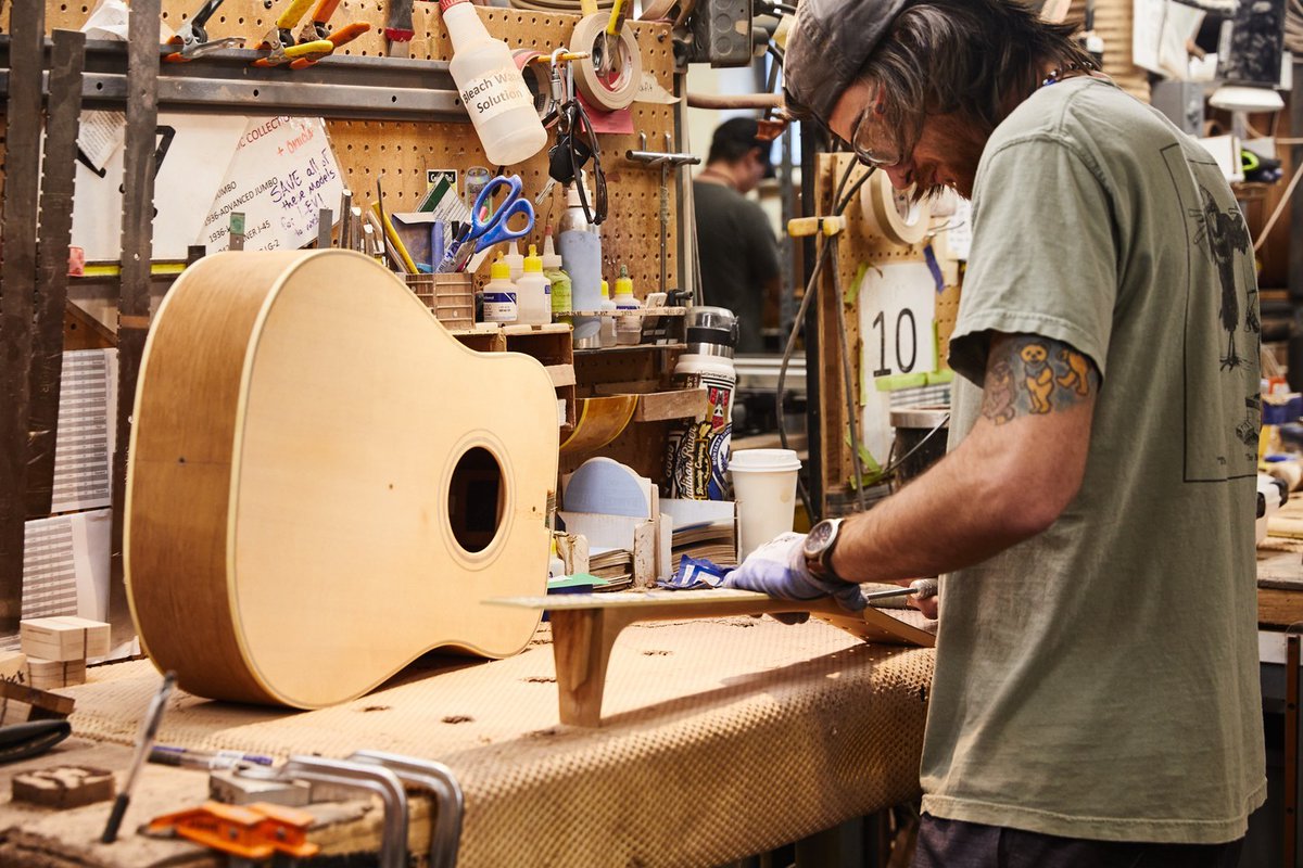 CustomGibson's tweet photo. If you could build your perfect Gibson, what would it be? 

Start designing your Gibson Custom Made to Measure model today! https://t.co/ecUG6YGRg6 https://t.co/iLlmQDiOpm