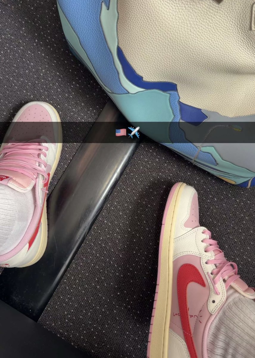 JustFreshKicks's tweet photo. Erling Haaland wearing the "Tropical Pink" Travis Scott x Air Jordan 1 Lows 🌵💗 https://t.co/FOqlQHYGEa