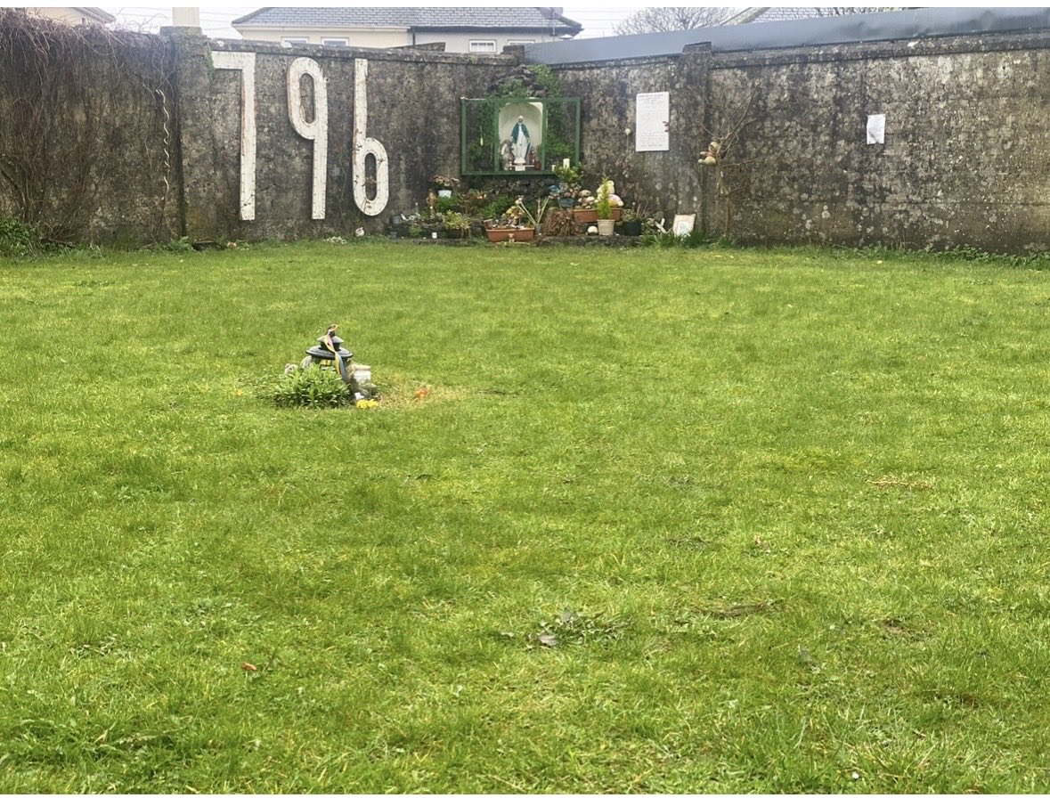 breeda_murphy's tweet photo. 1/2 #TuamBabies
Dr. Thomas Bodkin Costello (1864 -1956)
worked as the #MedicalOfficer for the Tuam #Workhouse. When the Bon Secours Order took over the building in 1924/5 Dr. Costello was appointed as the #MotherAndBabyHome first medical officer. https://t.co/rmzVeYfMxj