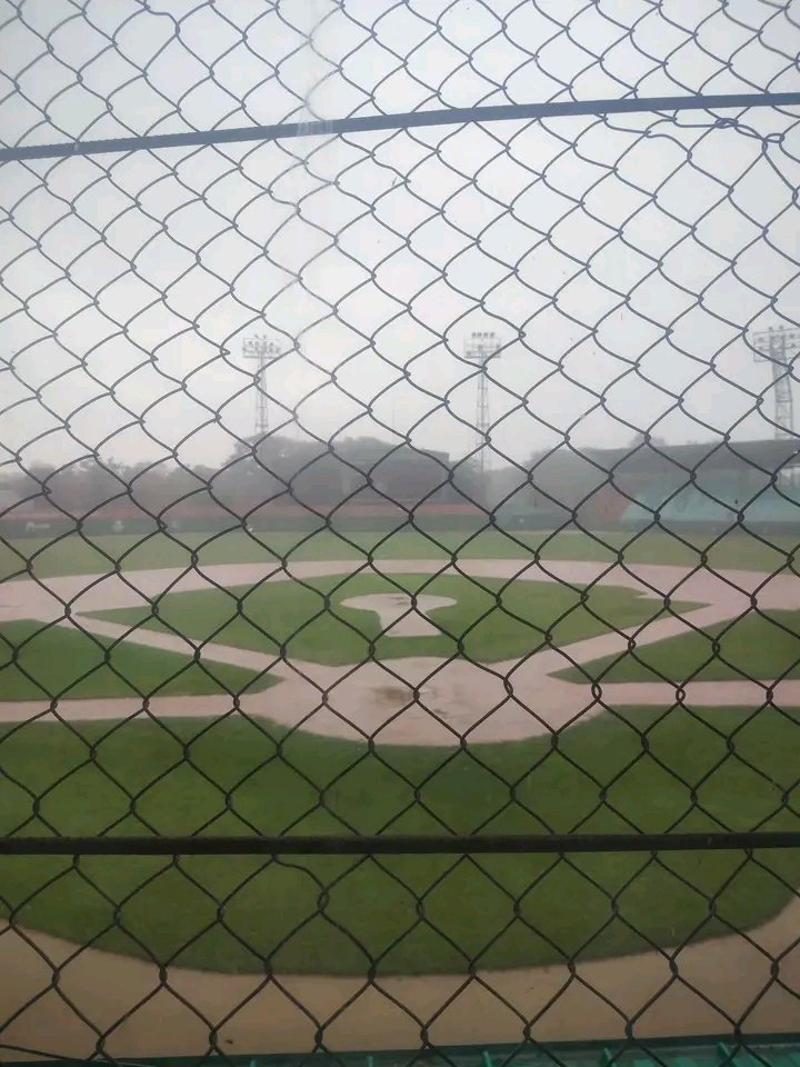 JBedonis66860's tweet photo. Atención seguidores ... 
Llueve intensamente sobre la grama del Estadio Julio Antonio Mella.. 
#100AñosConFidel 
#CubaVencerá https://t.co/wArSQWXQx4