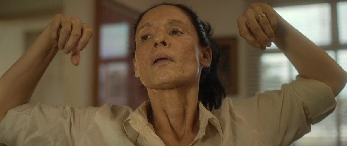 oxentepipoca's tweet photo. A aniversariante do dia, Sonia Braga, como Clara em ‘Aquarius’, filme de Kleber Mendonça Filho no qual entrega uma das melhores atuações deste século. https://t.co/6YwMhuE5gB