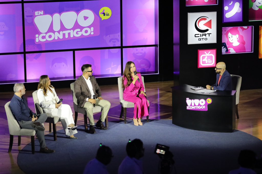 jorgelona1's tweet photo. En Guanajuato defendemos la libertad de expresión, reconocemos el poder de la comunicación y respaldamos a los talentos que la hacen posible. 
Un gusto arrancar la semana en el marco de ‘En vivo ¡contigo!’ que inaugura la Gobernadora @LibiaDennise como un gran espacio de reflexión, aprendizaje y libertad sobre el presente y futuro del periodismo, vocación que se renueva con los tiempos, pero tan presente y fundamental como siempre.