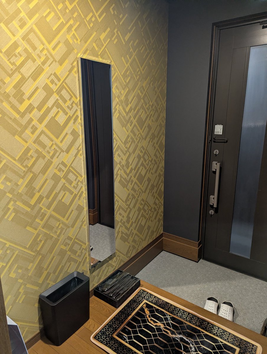 ResortInfi2732's tweet photo. 2階玄関に全身鏡設置
シャンプー、コンディショナー、ボディソープ充填

洗面、全寝室にドライヤー設置

シャンプー、コンディショナーはパンテーン、ボディソープはダヴ（シアバター）を使用

#高浜町　#1棟貸し　#パーティルーム　#インフィニティリゾート高浜　#若狭和田ビーチ https://t.co/elxIGcOZ9T