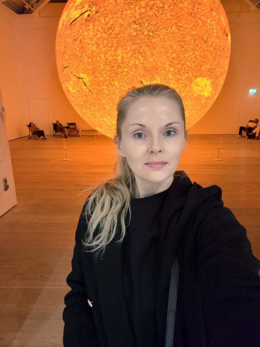 LasmaViolin's tweet photo. Saatchi Gallery https://t.co/OYsZ89LXOa