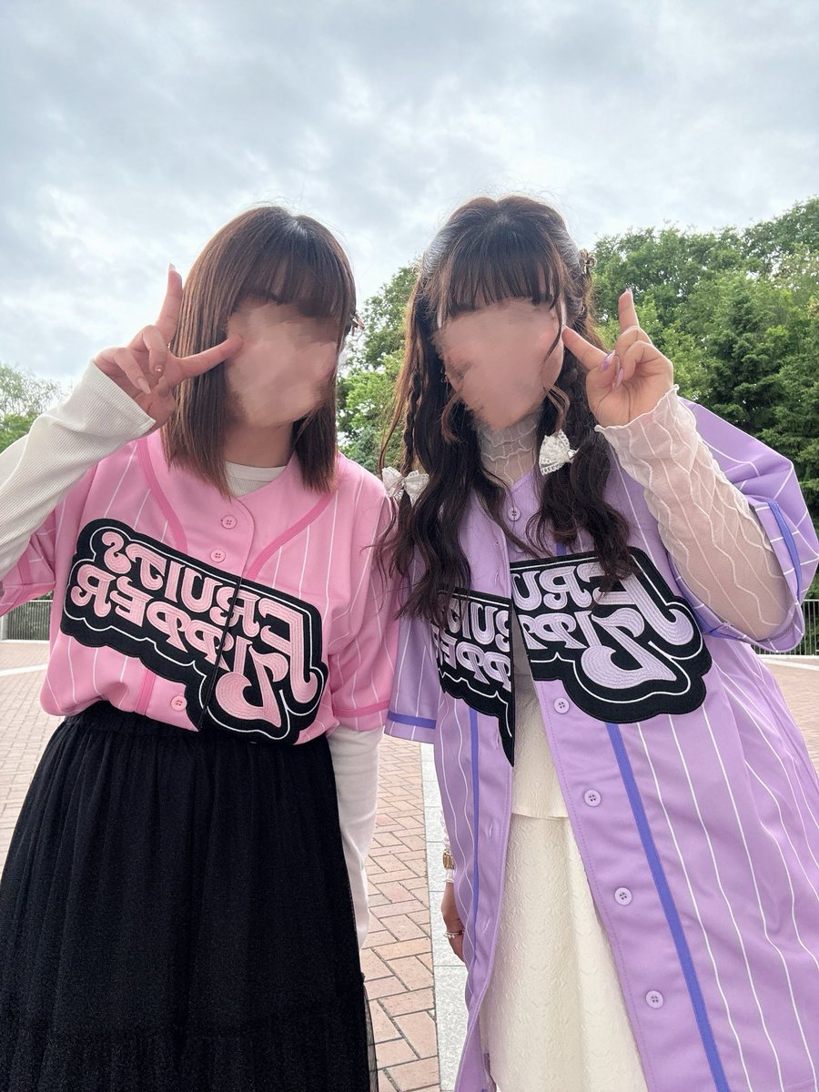 akarin_ru73's tweet photo. 久々の地元札幌での単独でやっとユニ着てるなぴに会いに行くことができました🥺👏🏻
あちとエスコンぶりにふるっぱーの現場🩷💜
あっという間の１日で早く次のふるっぱーの現場きて欲しい😭😭😭😭
可愛いが溢れすぎててはやく次の現場欲しい😭😭
#ふるっぱー４周年アリーナツアー 
#FRUITSZIPPER https://t.co/g9Vti0wOGA