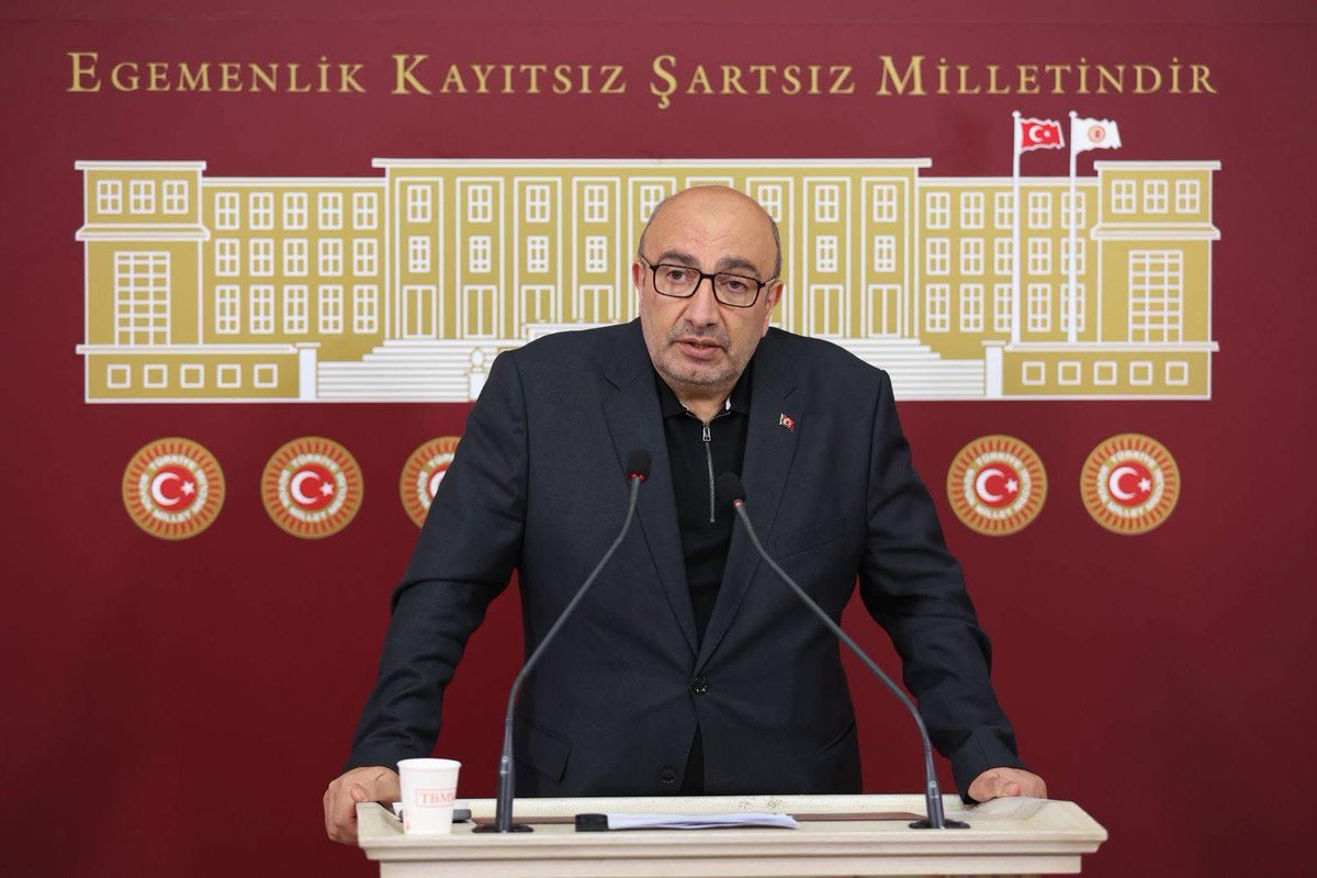 ejderacikkapi's tweet photo. TOBB NEFES KREDİSİ BAŞVURULARI BUGÜN BAŞLADI (8 Haziran 2026)

Türkiye Odalar ve Borsalar Birliği, Kredi Garanti Fonu ve bankalarımızın iş birliğiyle hayata geçirilen TOBB Nefes Kredisi’nin yeni dönemi bugün itibarıyla başlamıştır.

Özellikle KOBİ’lerimizin yaşadığı finansmana erişim sorununu hafifletmek amacıyla hazırlanan bu paket son derece kıymetlidir.

TOBB’a bağlı oda ve borsa üyesi işletmelerimiz bu krediye başvurabilecektir.

Bir işletme azami 3 milyon lira kredi kullanabilecektir.

Krediler 6 ay anapara ödemesiz olmak üzere toplam 48 ay vadeli kullandırılacaktır.

24 aya kadar yıllık yüzde 36, daha uzun vadelerde ise yıllık yüzde 34 faiz oranı uygulanacaktır.

İlk etapta 25 milyar liralık kaynak devreye alınmakta, yıl içerisinde yapılacak ilave düzenlemelerle toplam kredi hacminin 100 milyar liraya ulaşması hedeflenmektedir.

Hatırlanacağı üzere geçtiğimiz yıl 61 bin firmamız bu destekten yararlanmış ve toplam kredi hacmi 81 milyar liraya ulaşmıştı.

Bu rakamlar reel sektörümüzün ihtiyaçlarını karşılamada ne kadar önemli bir mekanizmanın hayata geçirildiğini göstermektedir.

Üretimin, yatırımın, ihracatın ve istihdamın sürdürülebilirliği açısından KOBİ’lerimizin güçlü olması büyük önem taşımaktadır.

Bu vesileyle başta Hazine ve Maliye Bakanımız Sayın Mehmet Şimşek’e, Merkez Bankası Başkanımız Sayın Fatih Karahan’a, TOBB Başkanımız Sayın Rifat Hisarcıklıoğlu’na, Kredi Garanti Fonu yönetimine ve sürece katkı sağlayan tüm banka yöneticilerine teşekkür ediyorum.

Türkiye ekonomisi, uygulanan program sayesinde dengelenme sürecini sürdürmektedir.

Finansmana erişimi kolaylaştıran her adım, üretime, istihdama ve büyümeye katkı sağlayacaktır.