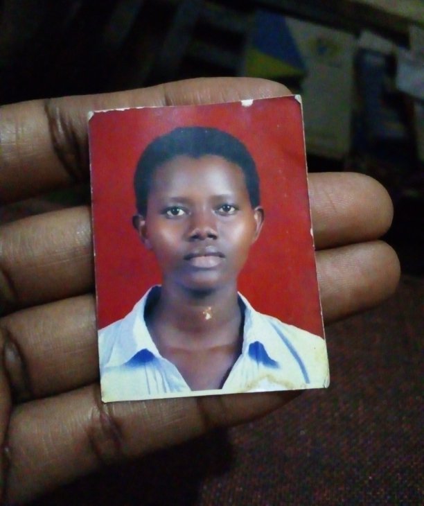 Uwingabiye54's tweet photo. When I tell people that "we were once there" as in "Twaliiwo"😄😎 I mean this,
I miss my my cheeks and my 'biseera' 🙄. Adulthood has taken away my cheeks, as in "a matama gange"😭😂..
Innocent girl 🙄😎😂.
Let me keep it here 😉
How it started Vs...
#Atakulaba Yakugaya 😄😎 https://t.co/L9liqDbo2X