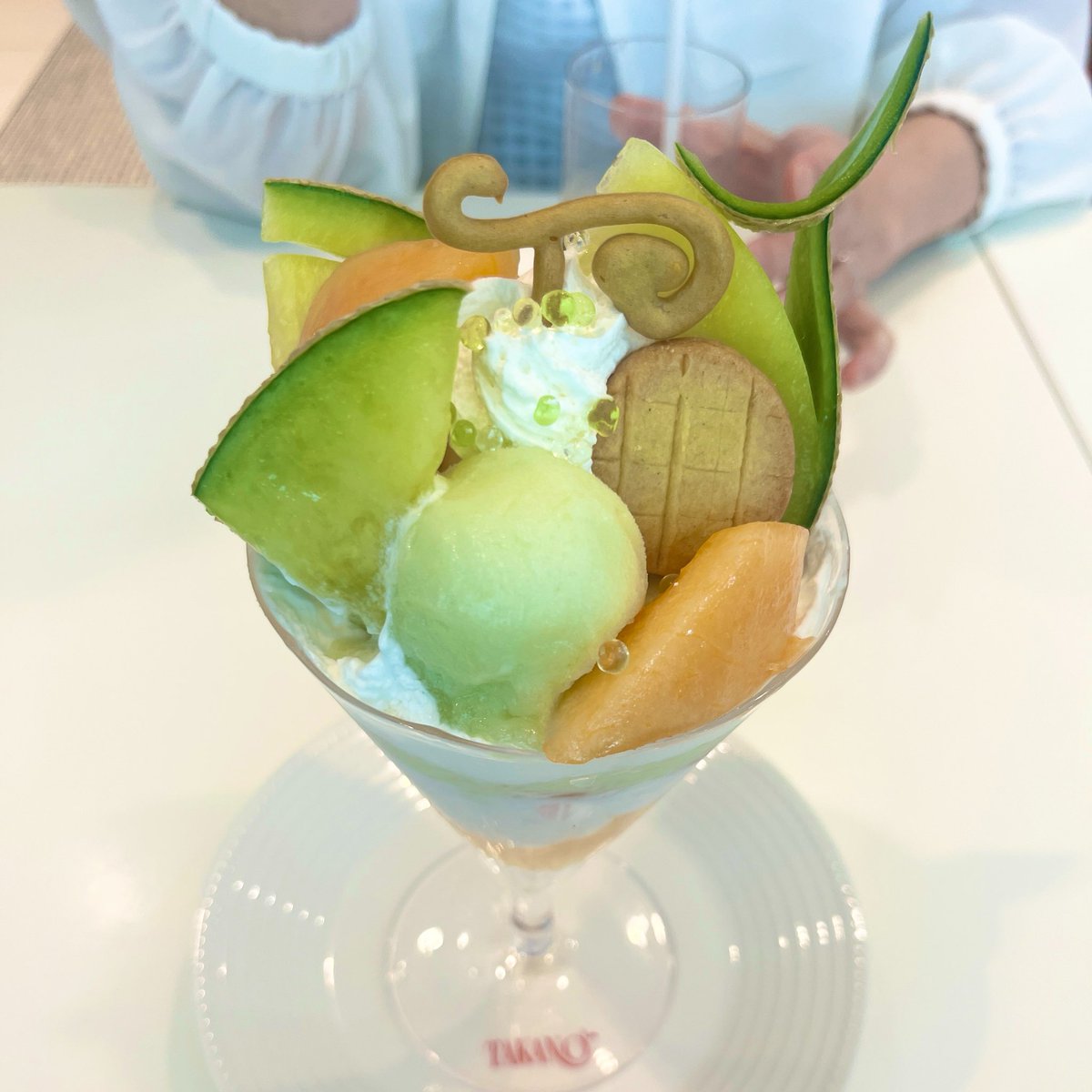 ranahouse's tweet photo. 少し前に母と食べたパフェ🍈
とても美味でした😋
並んだ甲斐があった！！

美早
 #grockets #Gロケ https://t.co/C94IeneiNw
