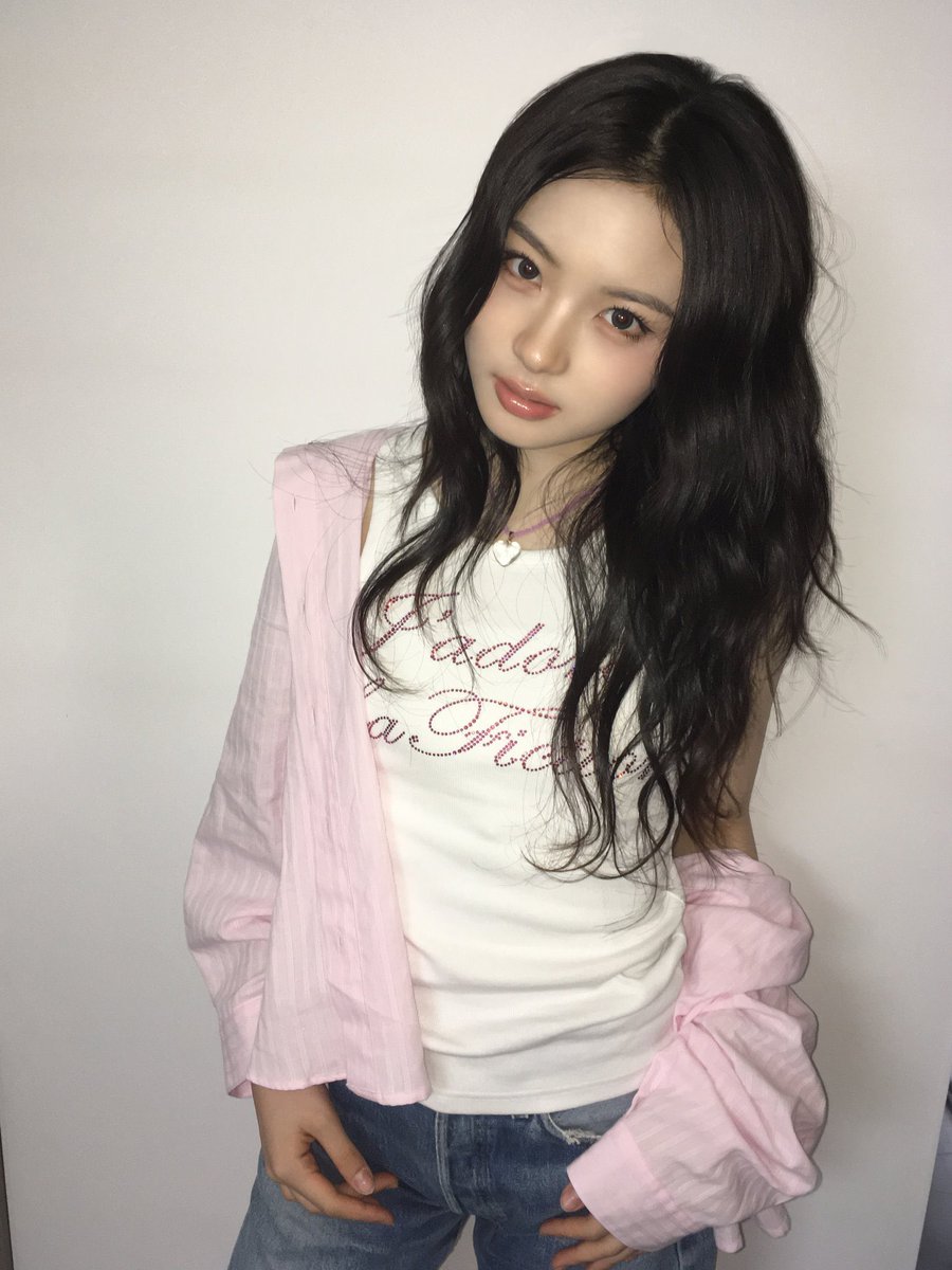 pearcong_'s tweet photo. 이거 내가 진짜진짜 좋아하는얼굴이라서
입떡함ㅜㅜ💕💕 코띵똥해주고 싶다 https://t.co/M3a4bkaCUw