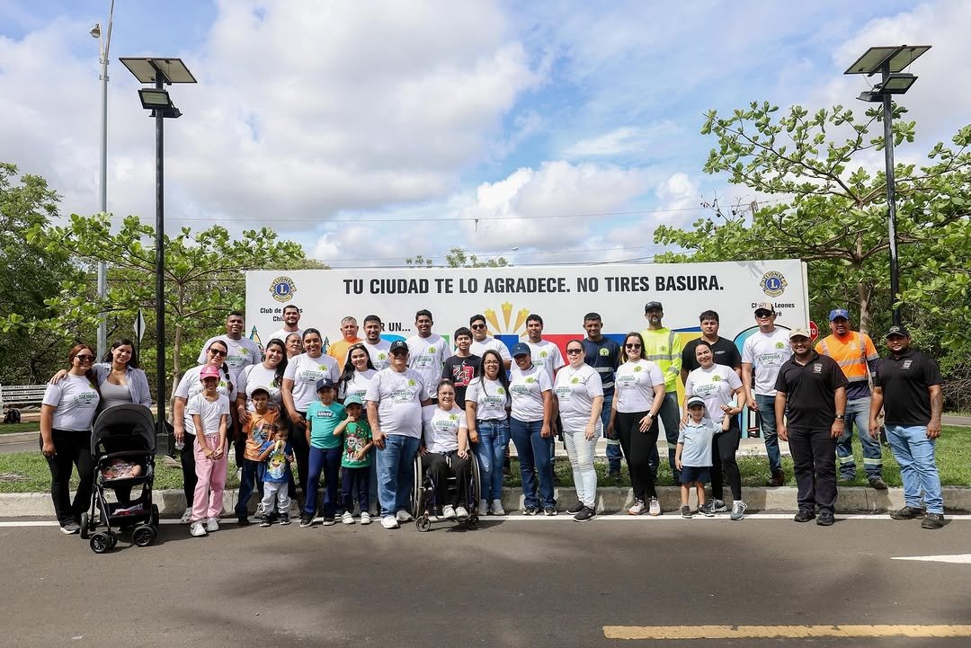 jchuertasolis's tweet photo. Este fin de semana se llevó a cabo con gran éxito en Playa El Agallito una jornada de siembra de árboles y reciclaje, en el marco del Mes del Medio Ambiente. La actividad fue organizada por Ayola Labrador S.A. con el apoyo de la Alcaldía de Chitré. https://t.co/R1AfYNXv0d
