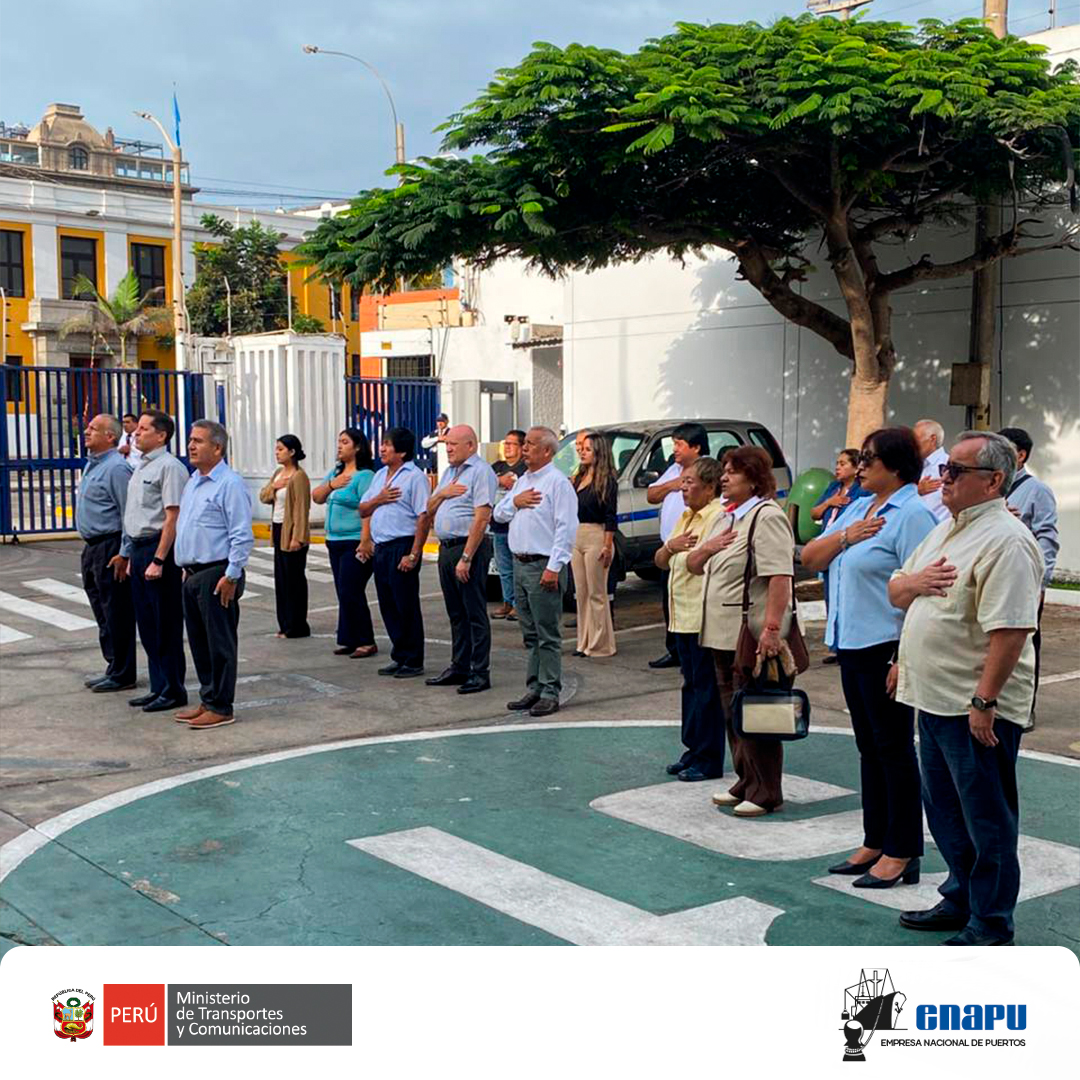 enapuperu's tweet photo. ¡Nuestra bandera en lo más alto de nuestros puertos! 🇵🇪
Iniciamos la semana en ENAPU con el solemne izamiento del Pabellón Nacional. En coordinación con el @MTC_GobPeru, reafirmamos nuestro compromiso con la modernización portuaria y el impulso del comercio exterior. ⚓#ENAPU https://t.co/ZUvINgGqOP