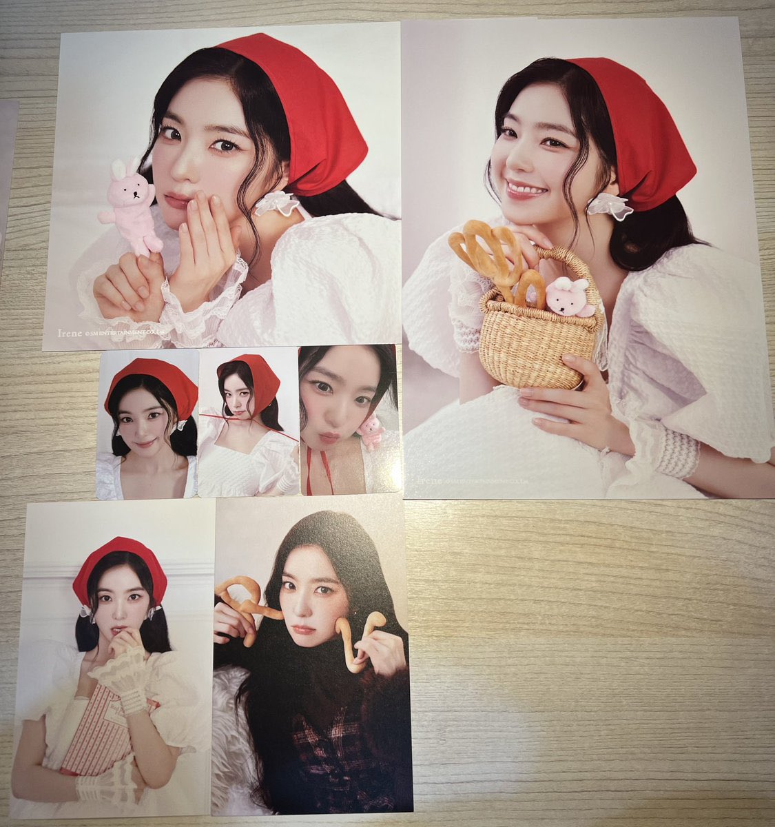 veludovermelhoo's tweet photo. oiii!! tenho um seasons greetings do red velvet vindo da 🇰🇷 pra minha casa e tenho o set de todas as membros menos a joy disponíveis!

set membro + pob da membro
R$120 + frete
posso reservar 
previsão de chegada até o final do mês https://t.co/kd1EFziL30