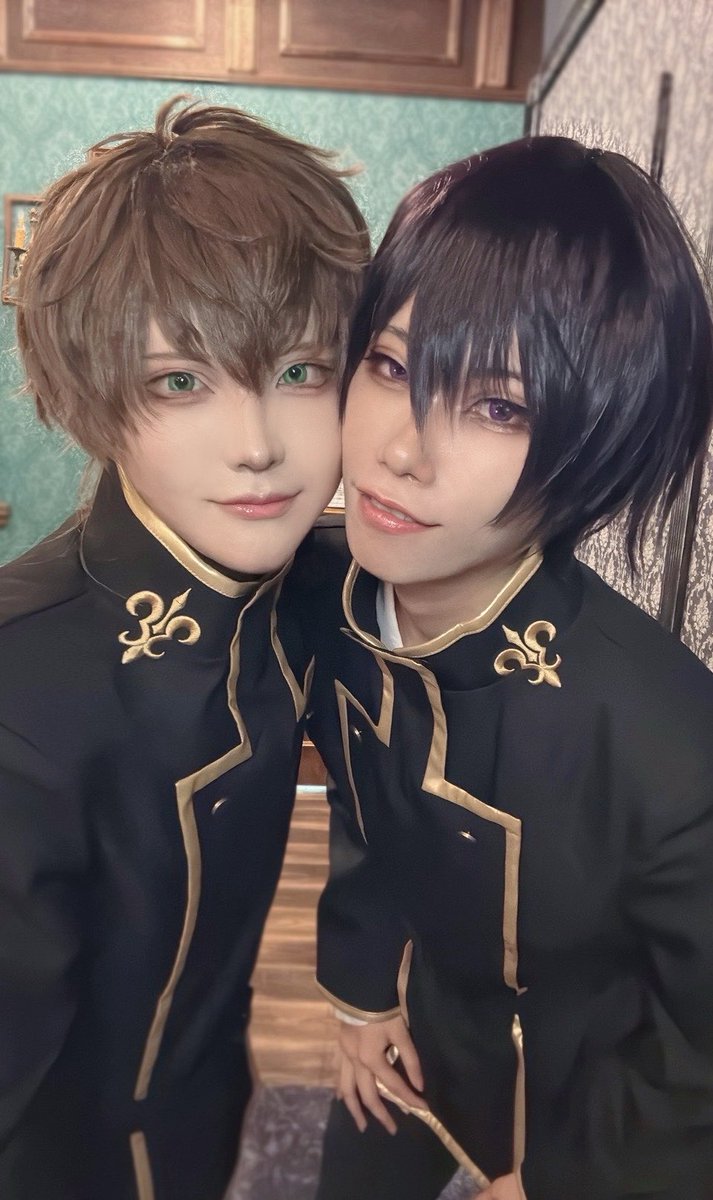 7171yo's tweet photo. 念願の騎士皇帝併せしてきた‼️‼️💚💜
初出しスザクで顔面難しすぎたので次やる時までに勉強します🥲 https://t.co/XmVBo3ivAu