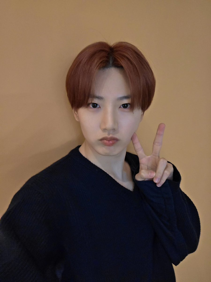 junkkyuim's tweet photo. The feeling is nice and so is the weather. What a beautiful way to welcome the day. Wishing you all a day filled with the same warmth, and a day that feels just as perfect! 뿡❤️ https://t.co/TVG3XoBuWq