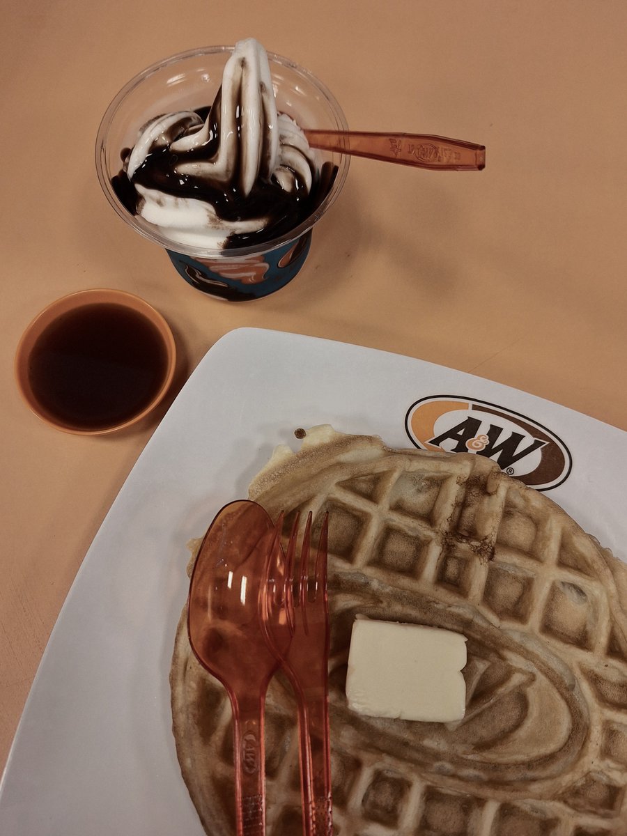 Poseidoin's tweet photo. Still us, enjoying sweet treats together on a sweet day. Happy 19 months to us, babe. 🤍 https://t.co/BeK4J4JFqI