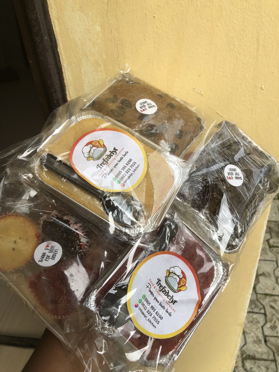 Chef_Tee_'s tweet photo. Guys I have extra foil cakes and cupcakes for sale. Fresh out of the oven this afternoon.
If you’re around Ajah,Badore Addo. Biko slide in my Dm and get one or all 🥹. Thank you. 
Cupcakes- ₦400
Small foil-₦1500
Medium foil-₦2500
All in Chocolate,Red velvet and Vanilla flavor.
Fruit cake is ₦500 for cupcake and ₦2000 for small foil size. 
Help me repost, my customer might be on your tl  please 🙏 . Thanks 😊