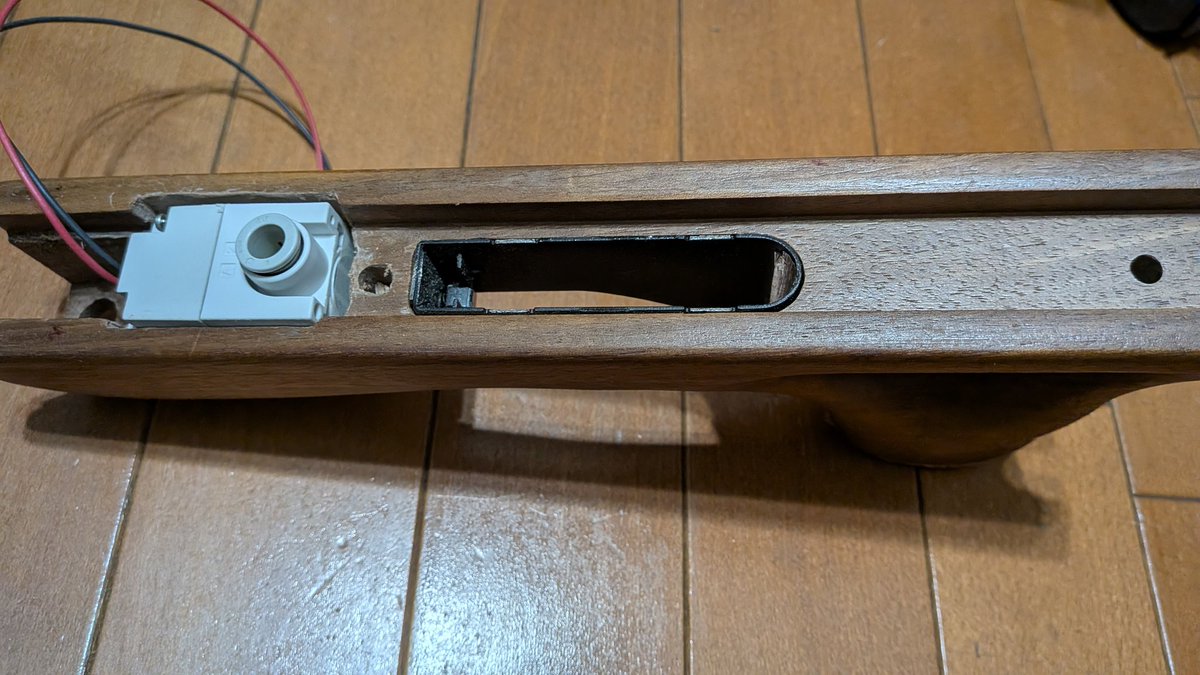 theo41589556's tweet photo. ARES WA2000 ガスブロコンバージョンキット　電磁弁用にストックを加工　手がつりそう #ARES #wa2000 #GBB #ガスブロ　＃電磁弁　＃MWS　＃マルイ https://t.co/4zUbB6Rk37