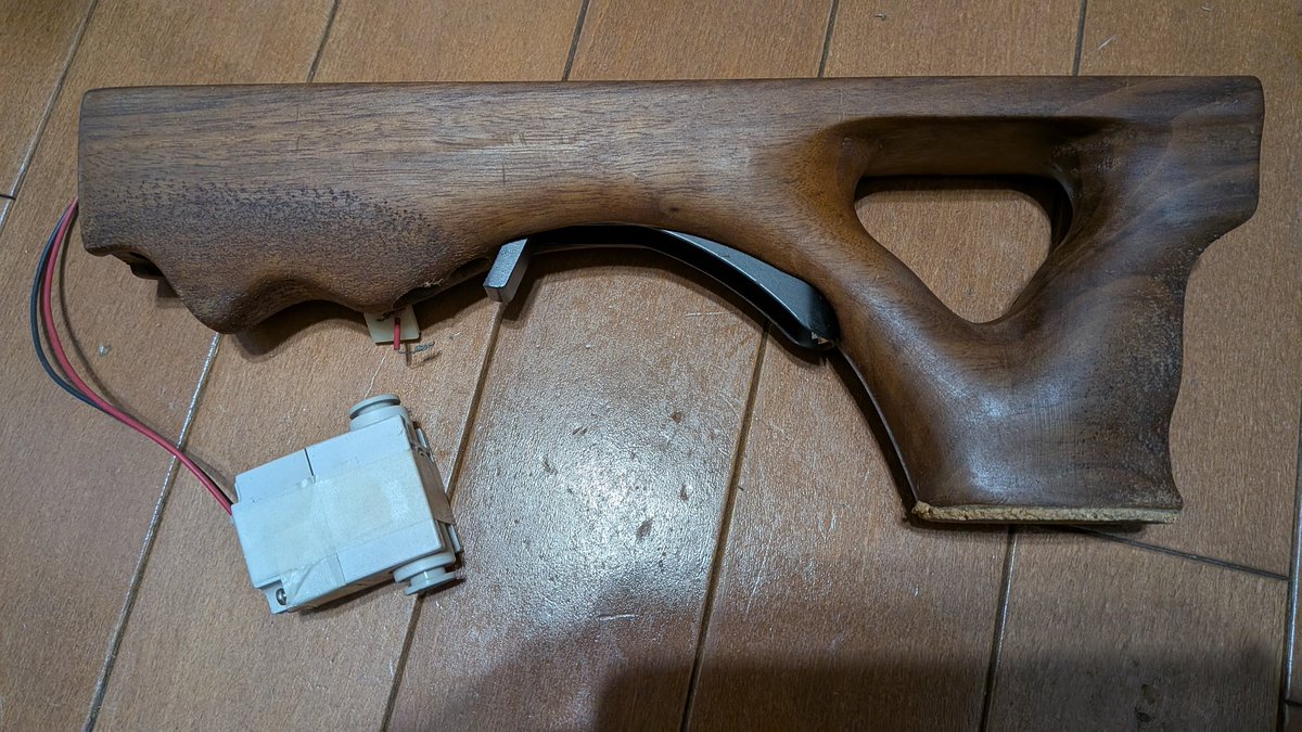 theo41589556's tweet photo. ARES WA2000 ガスブロコンバージョンキット　電磁弁用にストックを加工　手がつりそう #ARES #wa2000 #GBB #ガスブロ　＃電磁弁　＃MWS　＃マルイ https://t.co/4zUbB6Rk37