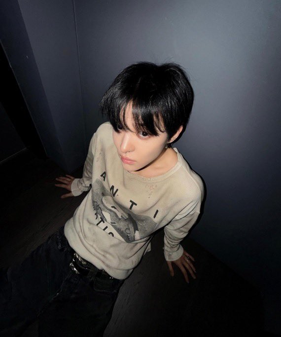 sunripwoo19's tweet photo. キムソヌもパクジフンもアドラの日に2人とも黒髪ってなんの匂わせですか❓❓付き合ってますか❓❓え❓❓ https://t.co/BaXNqOugNw