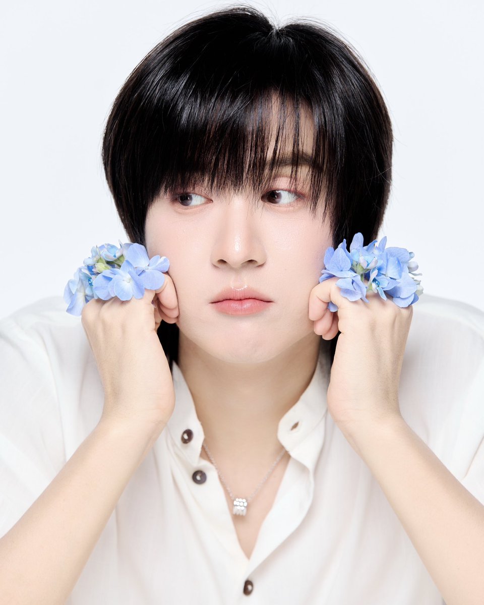 T_Aiemkumchai's tweet photo. Flower 🪻#boubou #PonThanapon https://t.co/TNExdT9aKi