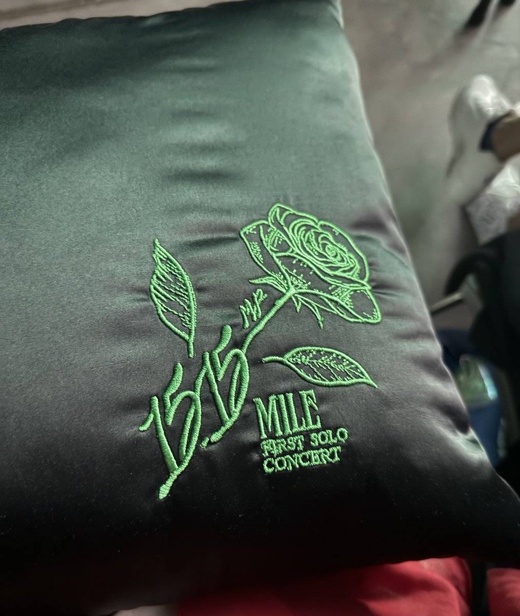 savetofu's tweet photo. :¨ ·.· ¨: 
 `· .  𝘵𝘪𝘮𝘦 𝘧𝘭𝘪𝘦𝘴 🌹

#AUTHENTICMILECONCERT
#MilePhakphum @milephakphum https://t.co/7GymPlaZ2o