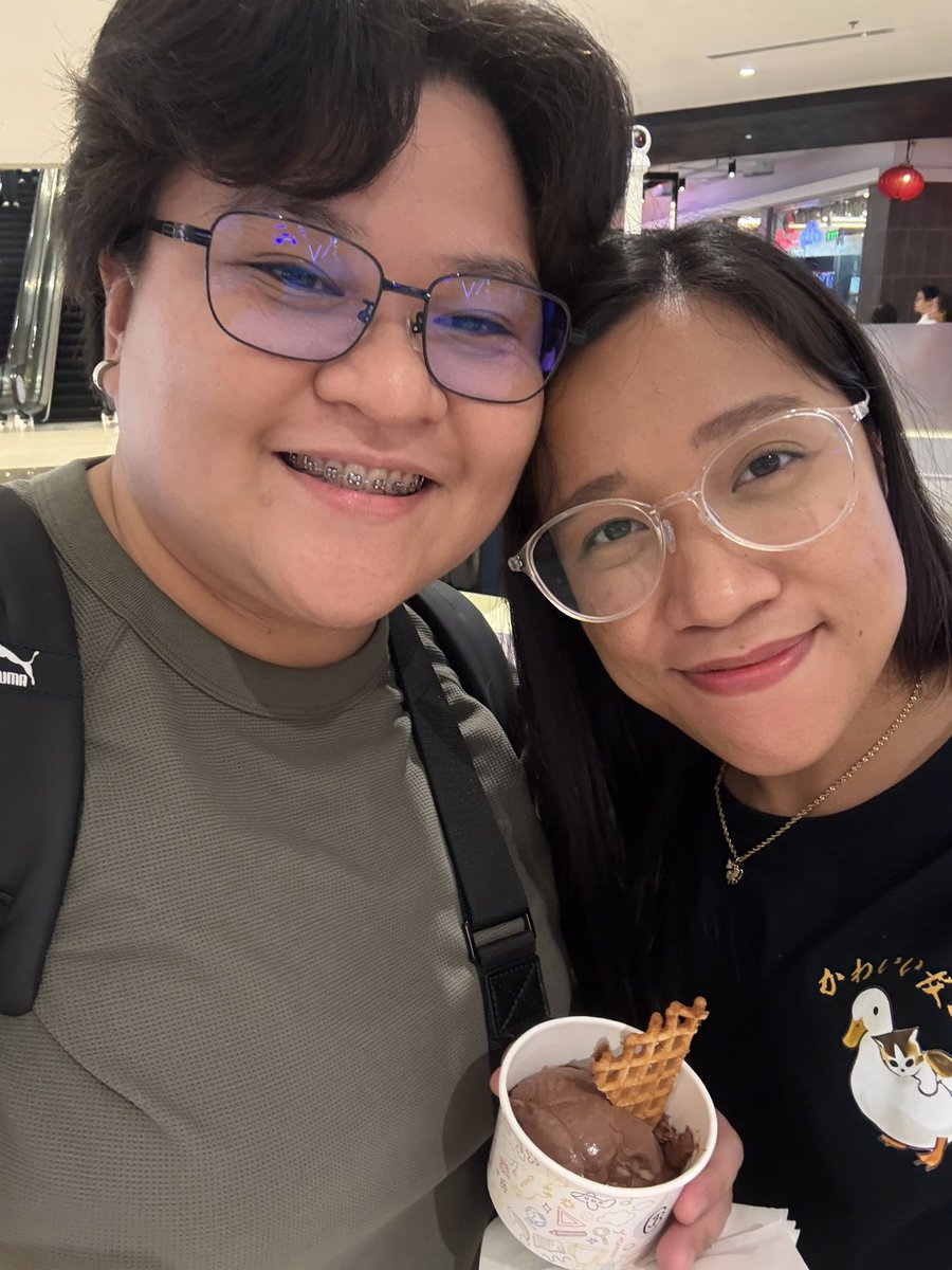 pau___n's tweet photo. Missing my gf 24/7 :c https://t.co/O3bQuCFJw9