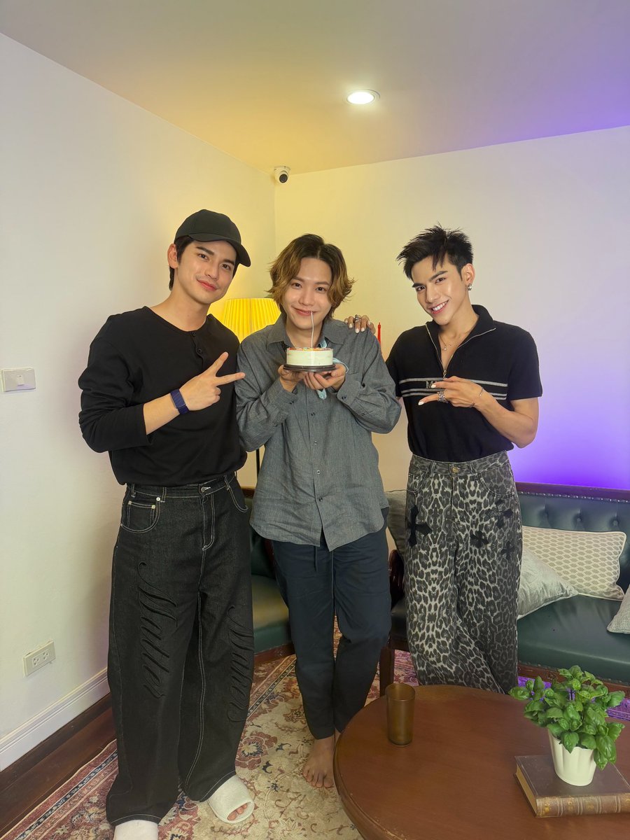 tonthanasit's tweet photo. Happy Birthday @kachanontanun โคดคิดถึงทั้งคู่เลยยยยยยยยย รอดู รอฟังพวกเราคุยกันใน Tao Kacha Podcast เด้อออออ เป็น mini reunion AF8 จ้า https://t.co/HYk48WryKP
