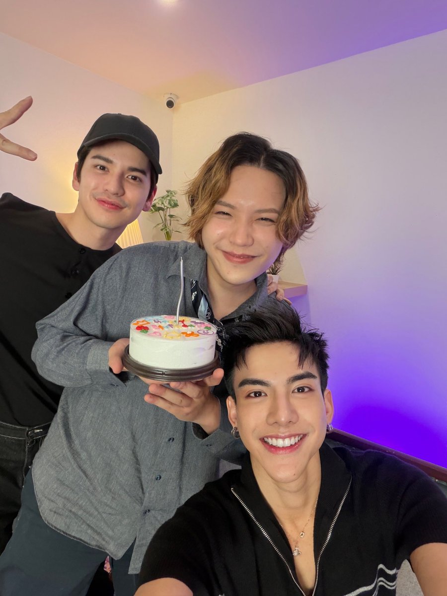 tonthanasit's tweet photo. Happy Birthday @kachanontanun โคดคิดถึงทั้งคู่เลยยยยยยยยย รอดู รอฟังพวกเราคุยกันใน Tao Kacha Podcast เด้อออออ เป็น mini reunion AF8 จ้า https://t.co/HYk48WryKP