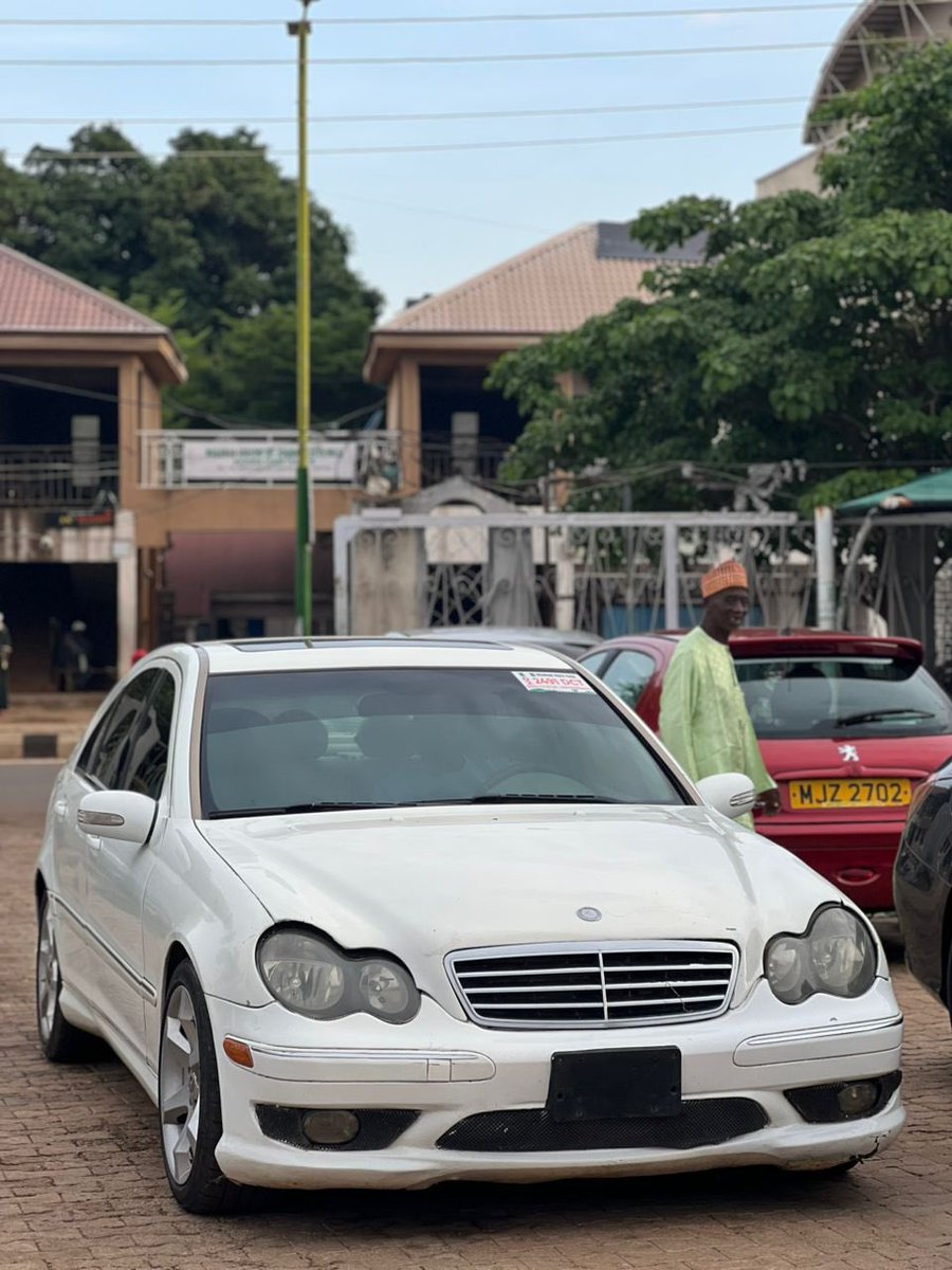 AmaanAutos's tweet photo. FOR SALE‼️‼️‼️

CLEAN NIGERIAN USED MERCEDES BENZ C230 | 📅 2007 MODEL
Buy &amp; Drive | Excellent Condition

💰 ₦4,000,000
📍 Kaduna
📞 07063557379

Please like and repost. Someone on your TL might be interested. https://t.co/yfRLeDItgU
