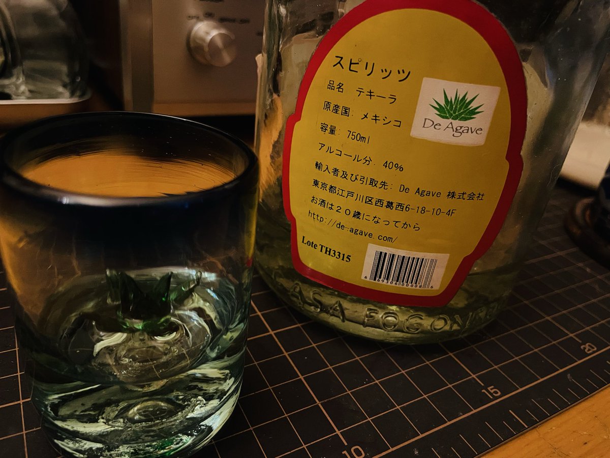 space_cake_jp's tweet photo. 【El Fogonero Reposado】(エル・フォゴネロ)
Premium Tequila / 750㎖ 40% Alc/Vol(NOM 1439)
ピンクの縁取りが施されたマイナーチェンジ前の旧ラベル。
ハリスコ州アマティタン地区の伝統的な家族経営蒸留所(NOM 1439)が手がけるアガベ100%のテキーラ。
#Tequila #Reposado https://t.co/07Q7hOq6dn