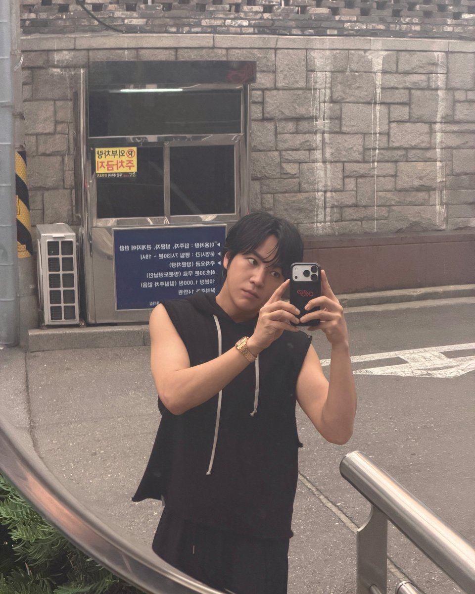Kkorepo's tweet photo. #チャン・グンソク、イケメンで感じのいい自撮り公開…ゆとりにあふれた日常 
#チャングンソク  
🔗https://t.co/4P6q9KR6R6 https://t.co/mj7eZt85MT