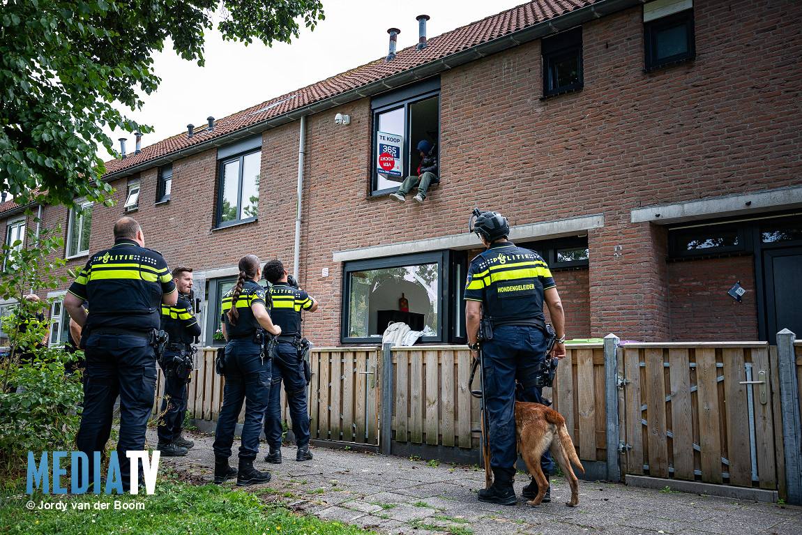 Politie overmeestert man met verward gedrag in woning Spijkenisse
