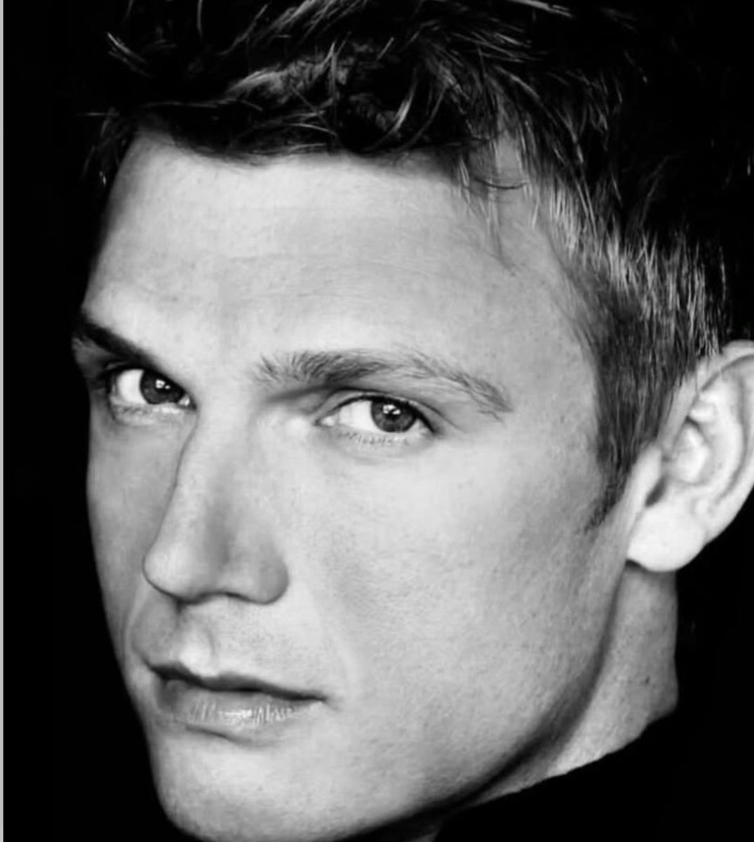 NaviglioMaria's tweet photo. The photo of the day appeared on my phone.. and what better start to this summer Monday❤️ simply @nickcarter🩶 https://t.co/XethKxSiVw