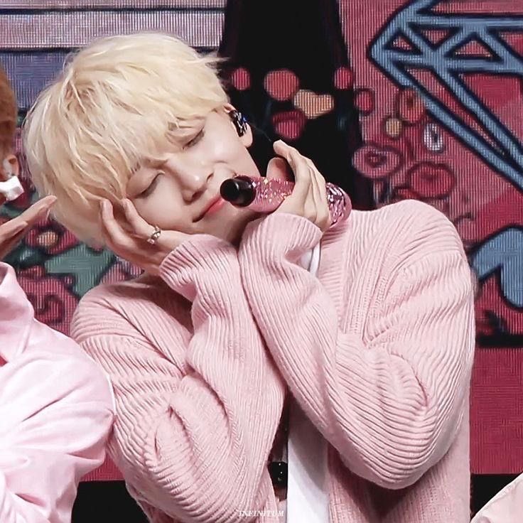 __sub_8's tweet photo. DAY-17☁︎︎*.𓈒𓂂𓂃

정한이를 한 마디로 정의한다면?

ジョンハンを一言で表すなら「幸せ」です🥹🤍
見ているだけで笑顔になれるし、応援していてよかったなと思わせてくれる存在だから✨

 #아이고야_30일_카운트다운 https://t.co/5ceMHTfIC5