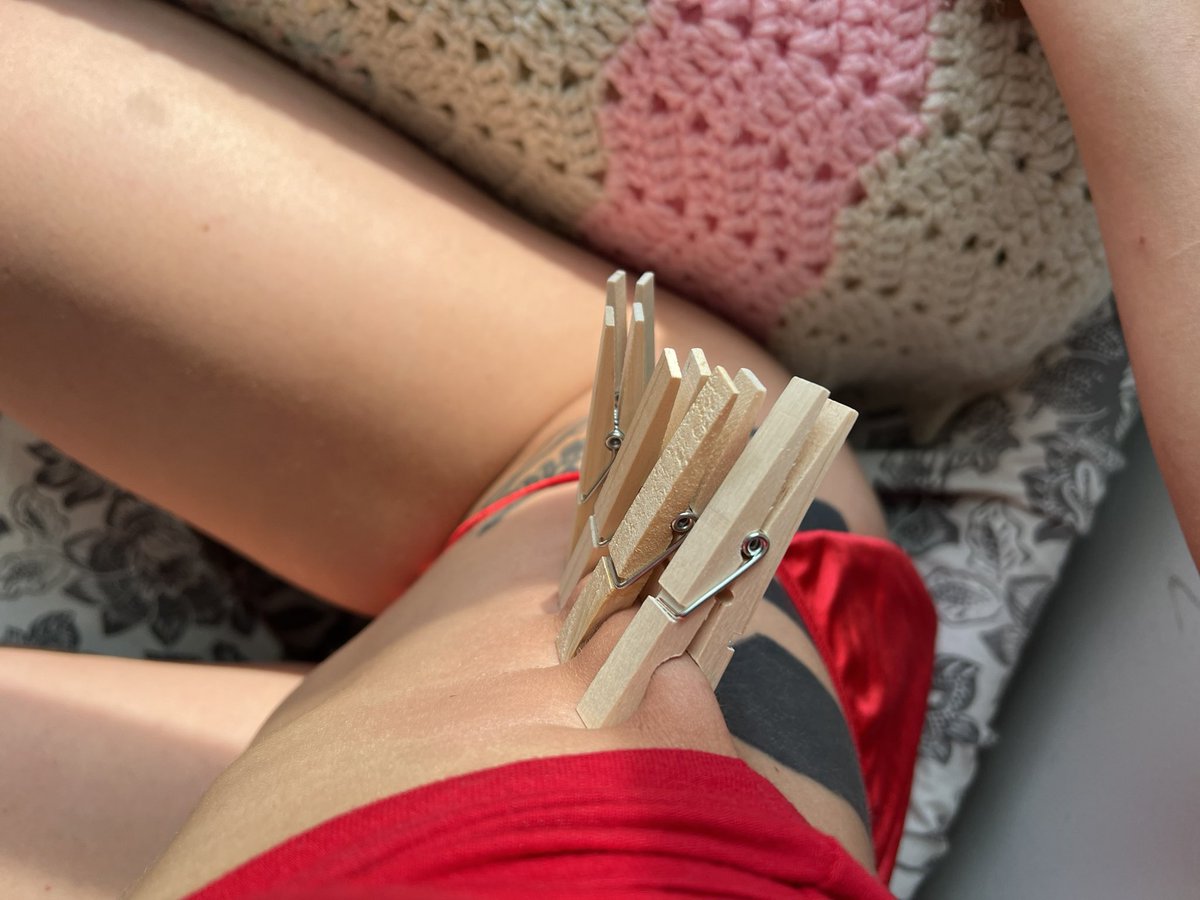 EveGladden's tweet photo. If this gets 50 reposts I’ll clothes-pin  my pussy lips and spread her open 🕊️🫶 https://t.co/imGlvOSPKz