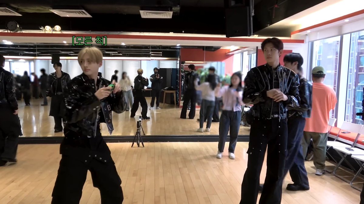 born03x's tweet photo. #햄토커네컷 https://t.co/ViOLHwvyMN