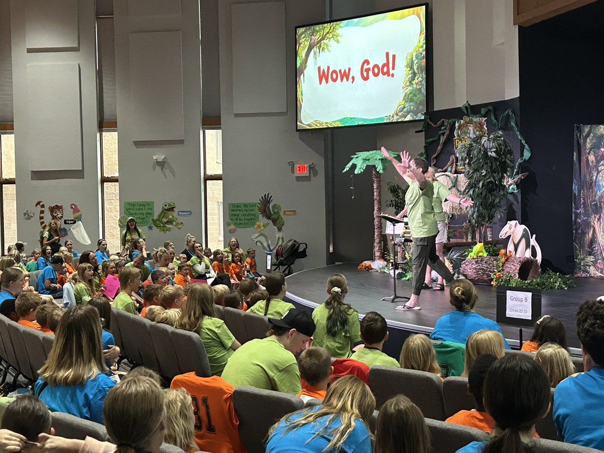 Jason_Carlson75's tweet photo. VBS week at @LakesFreeChurch! What a joy to have over 300 kids and 160+ volunteers here praising Jesus! https://t.co/pnyLYxOth8