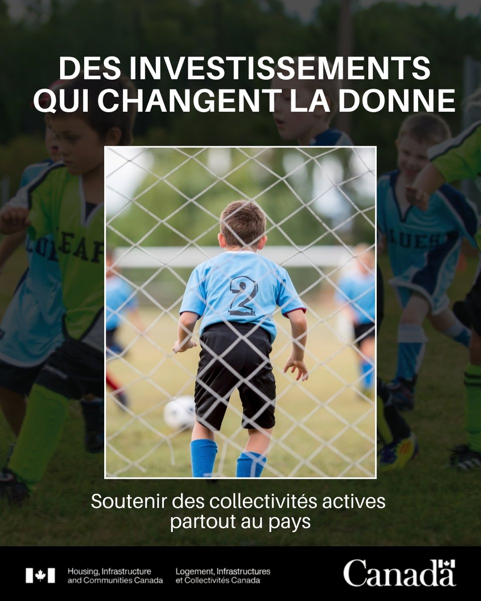 Des investissements qui changent la donne.
Des investissements qui soutiennent des collectivités actives partout au pays. Un enfant portant un chandail de sport bleu avec le numéro « 2 » dans le dos, debout à l’intérieur d’un but de soccer.