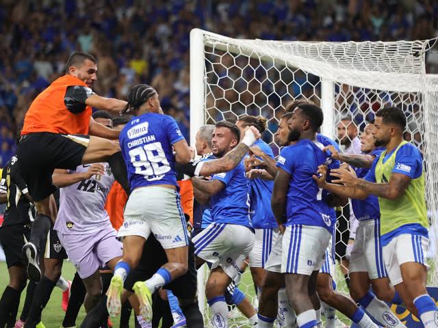 OsBagresDaToca's tweet photo. VOCÊ SABIA? Hoje completa 3 meses do UFC Mineiro, com o cinturão conquistado pelo Cruzeiro https://t.co/LnkAJvflPf