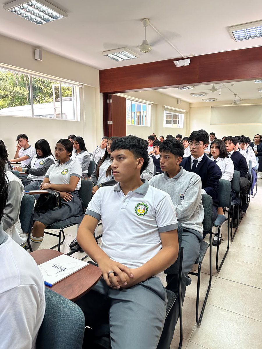 utplvinculacion's tweet photo. 🎙️📸 La UTPL impulsa los Clubes de Comunicación y Periodismo, un espacio formativo para estudiantes de bachillerato de Loja y Zamora Chinchipe. A través de la escritura, fotografía y producción audiovisual, fortalecen sus habilidades y pensamiento crítico. #UTPL #VinculaciónUTPL https://t.co/qJgsFGPZaD