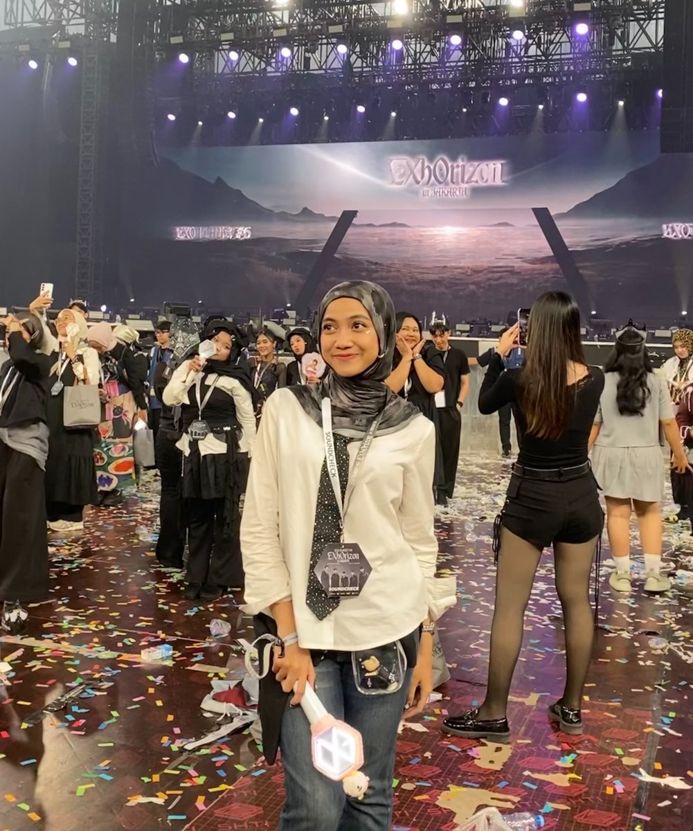 markleesaurs's tweet photo. My bias                                     Me

ALIAS BAJU KITA HARI-H BENERAN KEMBAR SE KEMBAR KEMBARNYA😭😭😭😭😭😭😭😭😭 https://t.co/gFQN265tJU