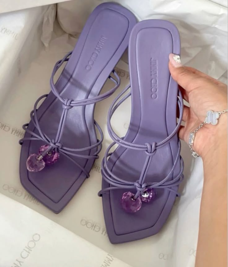 geniuswomanvibe's tweet photo. jimmy choo https://t.co/QTnfiXJRn9