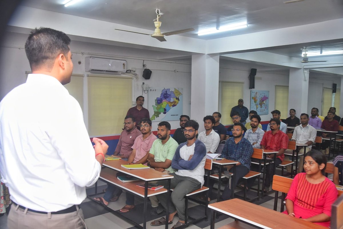 sdmbam's tweet photo. Empowering future leaders to strengthen democracy. 🇮🇳

A SVEEP awareness on SIR-2026 was conducted at Ganjam Lakshya Niketan, where UPSC/OPSC aspirants were sensitised about voter registration, electoral participation, and the importance of accurate electoral rolls. https://t.co/nigUJO91IO