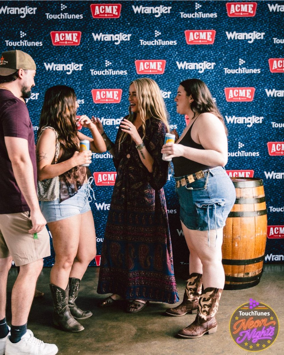 TouchTunes's tweet photo. Day 3 at TouchTunes Neon Nights at @AcmeNashville with @LeahBMusic!🤩 

Thank you to all the fans that stopped by this weekend to meet your favorite artists and check out some incredible performances. Be sure to head to your local TouchTunes to relive all the magic!🤠 https://t.co/Eo45Kppmwr