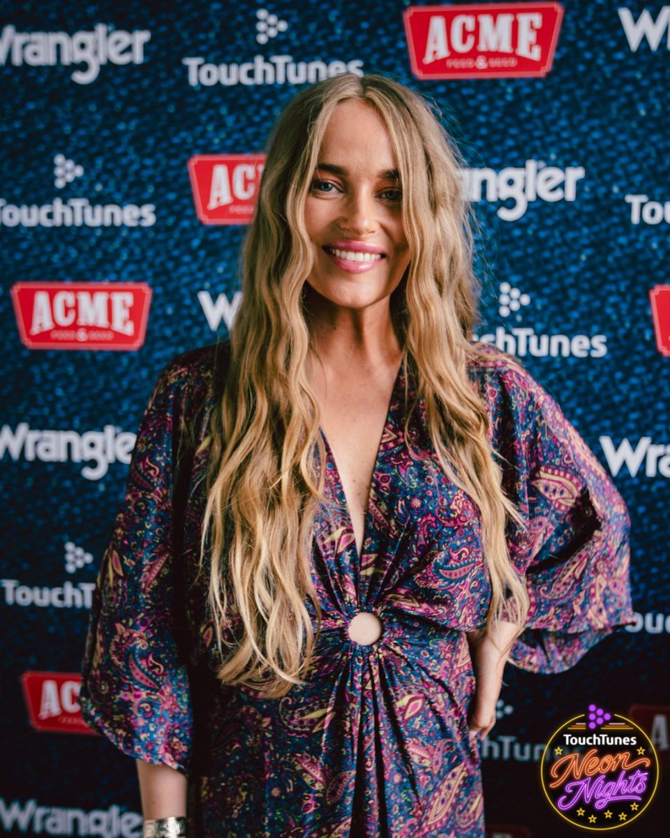 TouchTunes's tweet photo. Day 3 at TouchTunes Neon Nights at @AcmeNashville with @LeahBMusic!🤩 

Thank you to all the fans that stopped by this weekend to meet your favorite artists and check out some incredible performances. Be sure to head to your local TouchTunes to relive all the magic!🤠 https://t.co/Eo45Kppmwr
