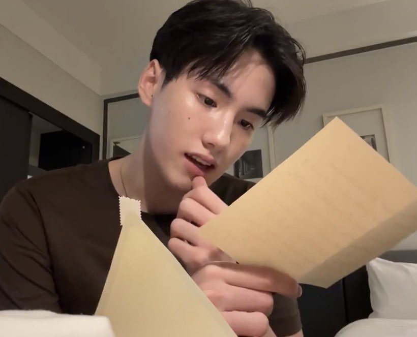 purinokoro's tweet photo. ชีวิตนี้ขอแพ้แค่ตี๋ undercut นะ หล่อมาก จะตๅย https://t.co/NjUDwaMrNk