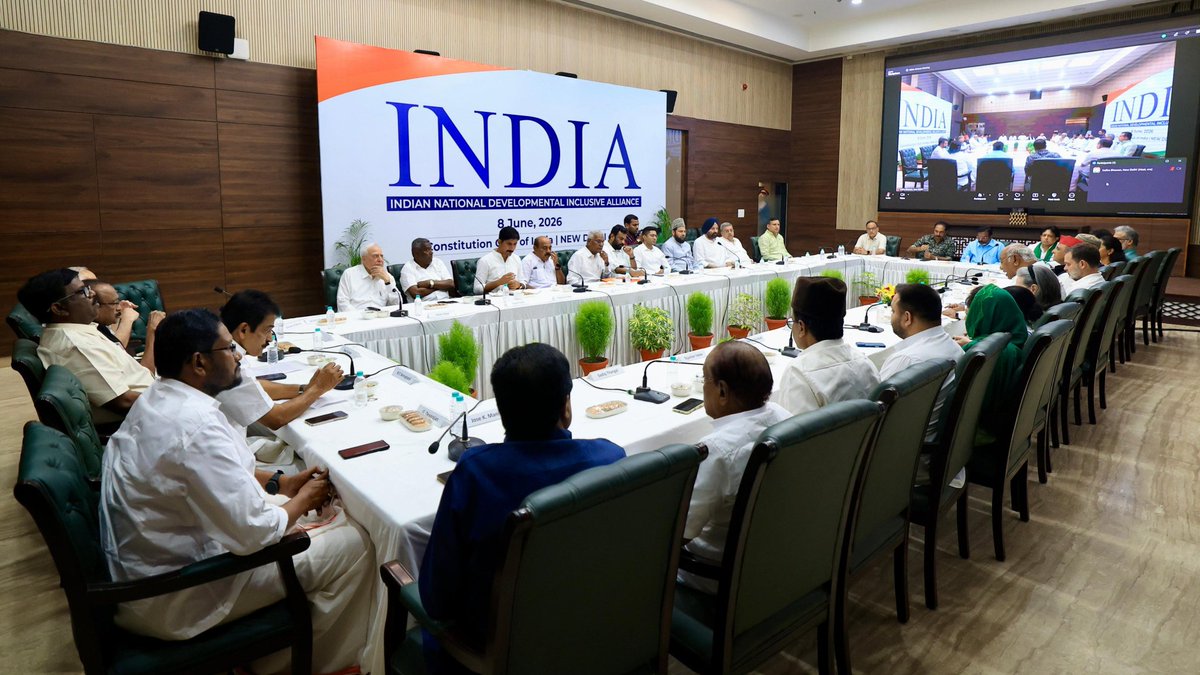 inc_pune's tweet photo. Leaders of the INDIA alliance gathered for a crucial meeting at the Constitution Club of India.

Congress President Shri @kharge, CPP Chairperson Smt. Sonia Gandhi ji, LoP Shri @RahulGandhi, and other alliance leaders attended the meeting.

📍New Delhi https://t.co/OVzSUENd9G