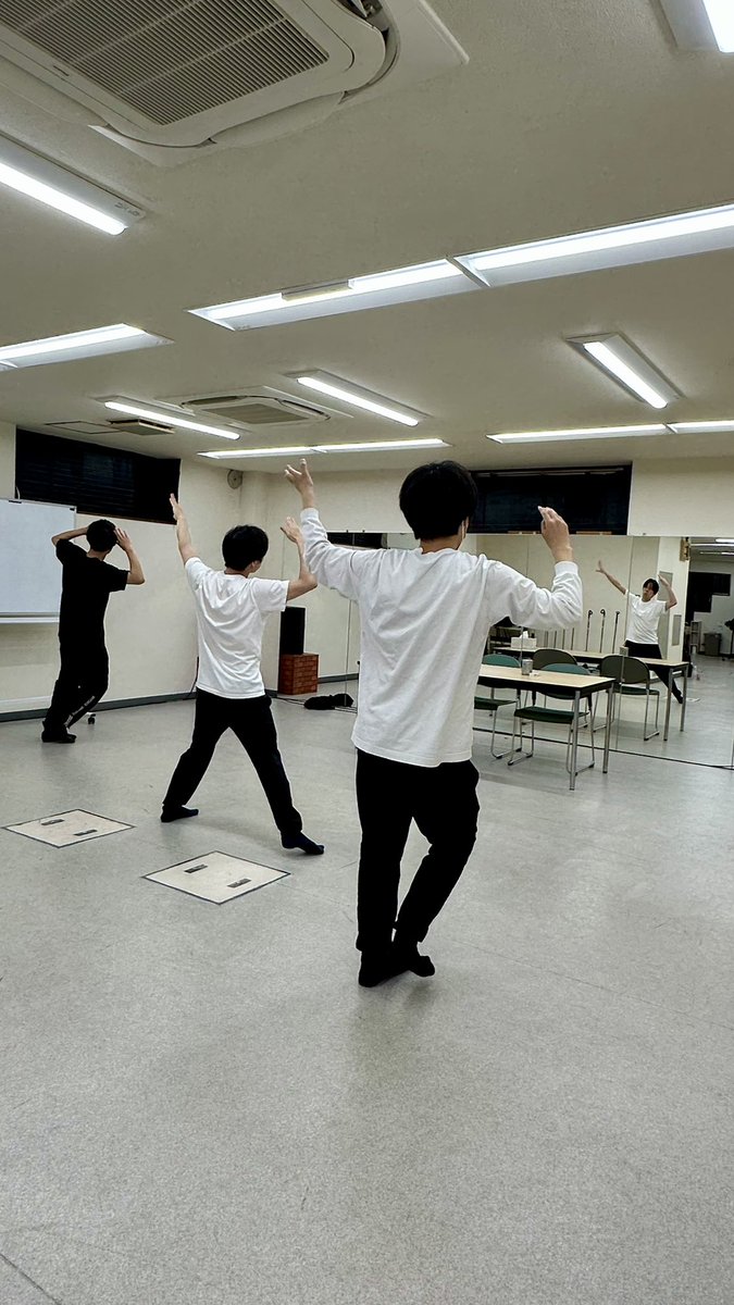 chan999358's tweet photo. 本日もレッスンありがとうございました！
あれ？あれ？？が多く、次回に持ち越し課題がいっぱいですが、仲間と一緒に！でワクワク感が増しています♪レッスン後の、女子相談、男子動く❗️来週は私も動く！に混ざりたいと思います♪
とにかく１週間後『変わった』と言われるように自主練顔晴ります！ https://t.co/7pYobJyAAZ